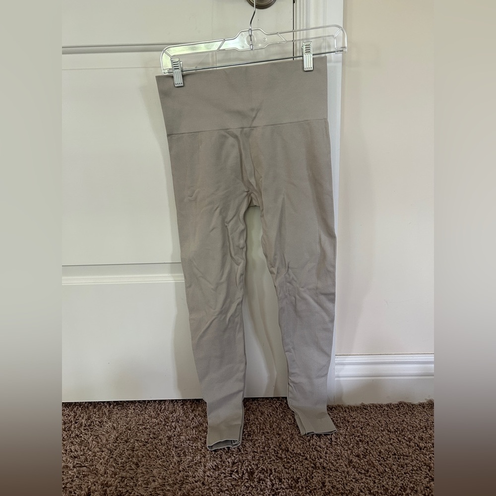set active oat colored leggings size m